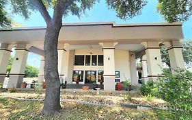 Days Inn By Wyndham San Marcos